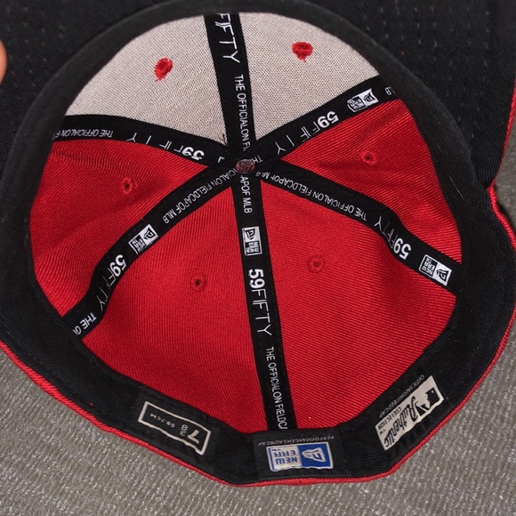 Cubs fitted hat - Picture 3 of 4